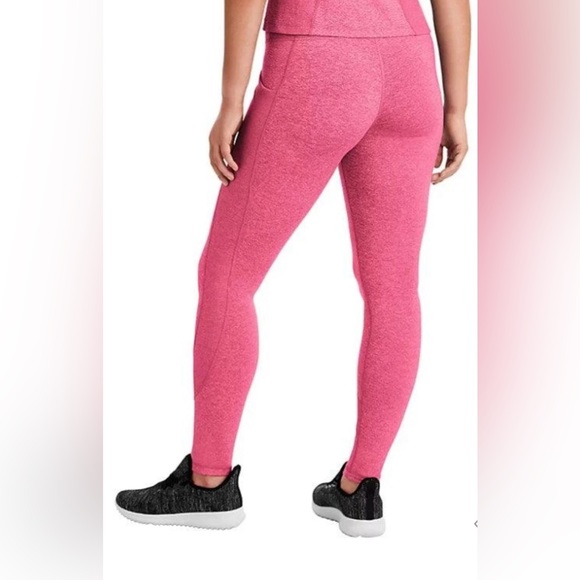 Members mark OUTFIT - Picture 1 of 8